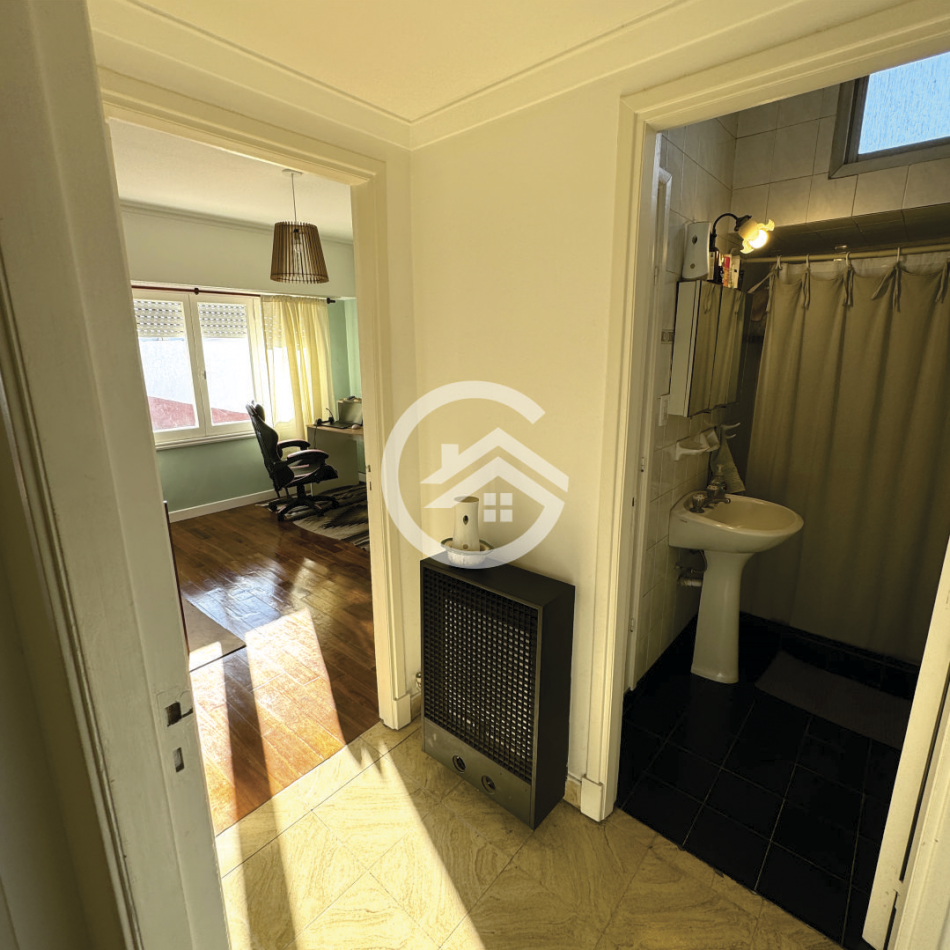 Chalet 4 ambientes en planta alta con garaje, quincho y gran terraza! 