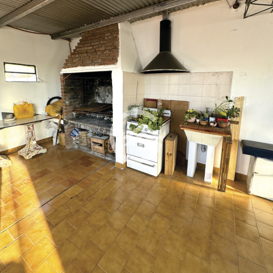 Chalet 4 ambientes en planta alta con garaje, quincho y gran terraza! 