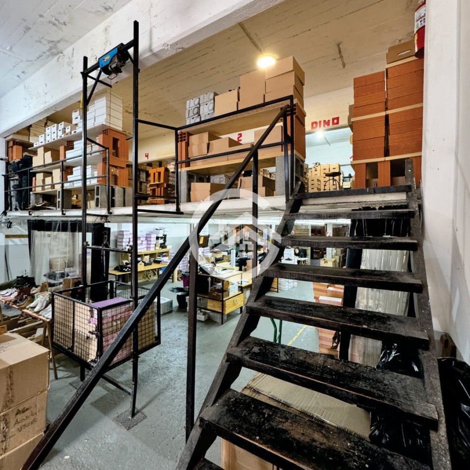 Deposito 300m2 en Alquiler 